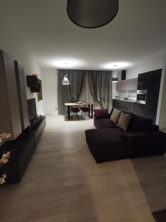 La Casa Di Greta Lägenhet Monza Exteriör bild